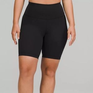 NWOT Wunder Train Contour Fit High-Rise Short 8"
